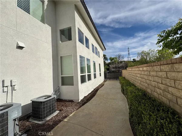 $979,950 | 22219 Trinity Place, Santa Clarita, CA 91390