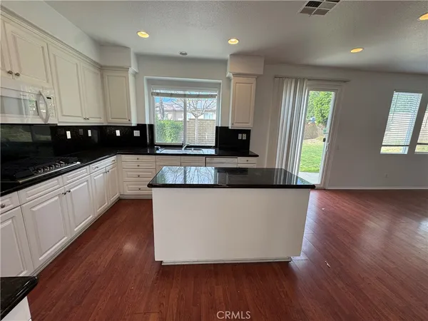 $979,950 | 22219 Trinity Place, Santa Clarita, CA 91390