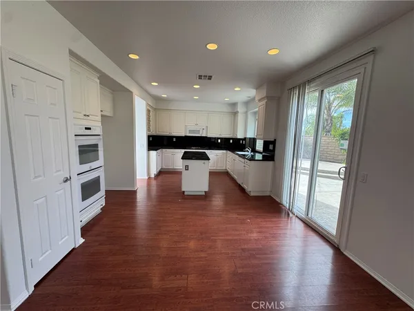 $979,950 | 22219 Trinity Place, Santa Clarita, CA 91390