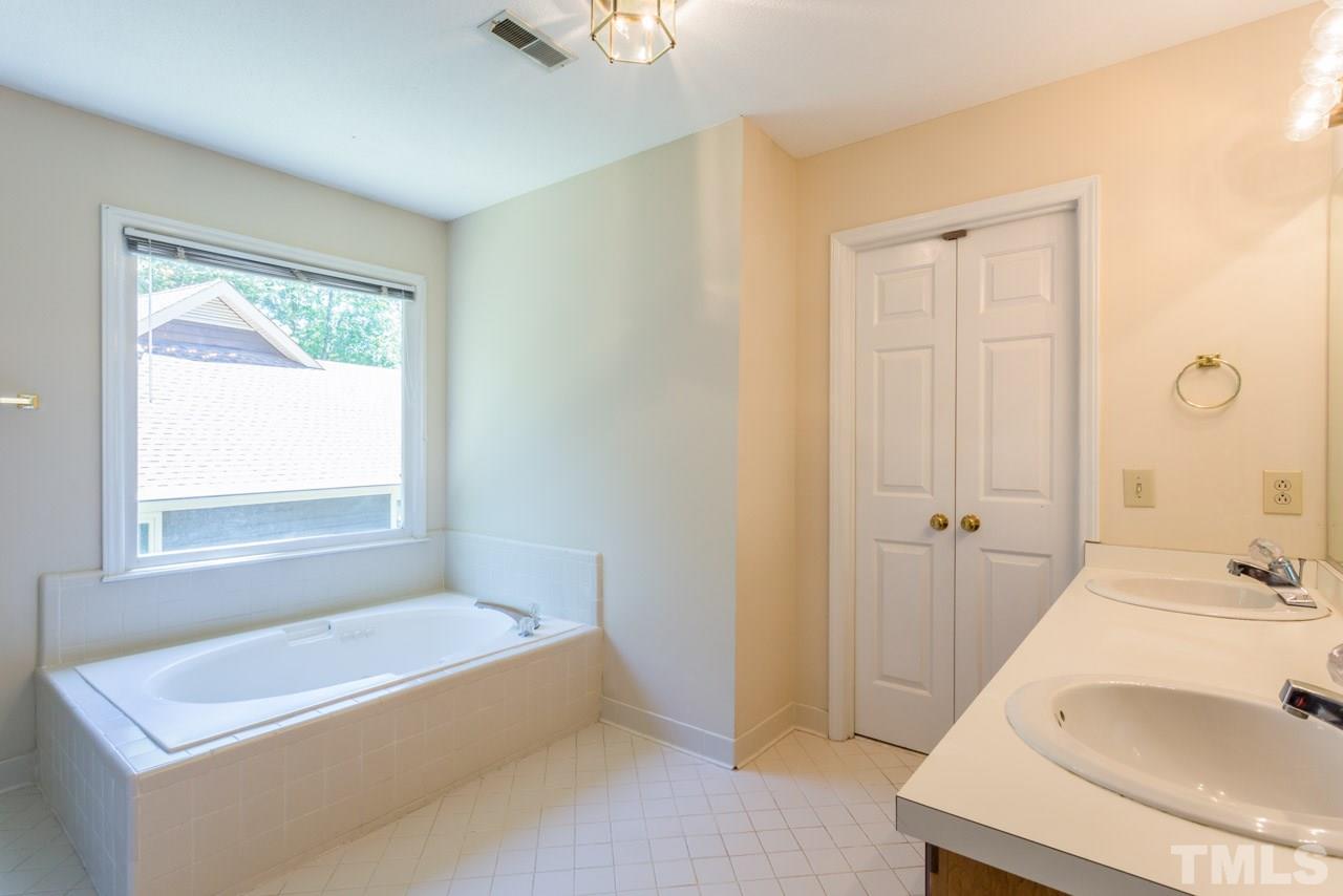 5609 Preston Place Raleigh, NC 27604 - Photo 15 of 24