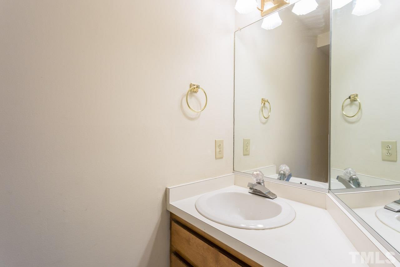 5609 Preston Place Raleigh, NC 27604 - Photo 3 of 24