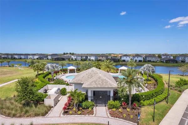 $950,000 | 4520 Pond Brk Court, Lakewood Ranch, FL 34211