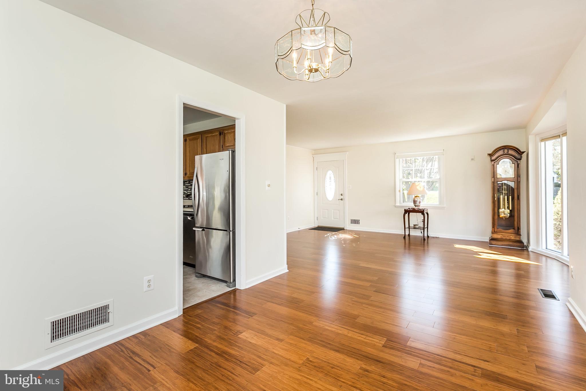 9101 Covered Bridge Road Baltimore, MD 21234 - Photo 11 of 53 Dining room