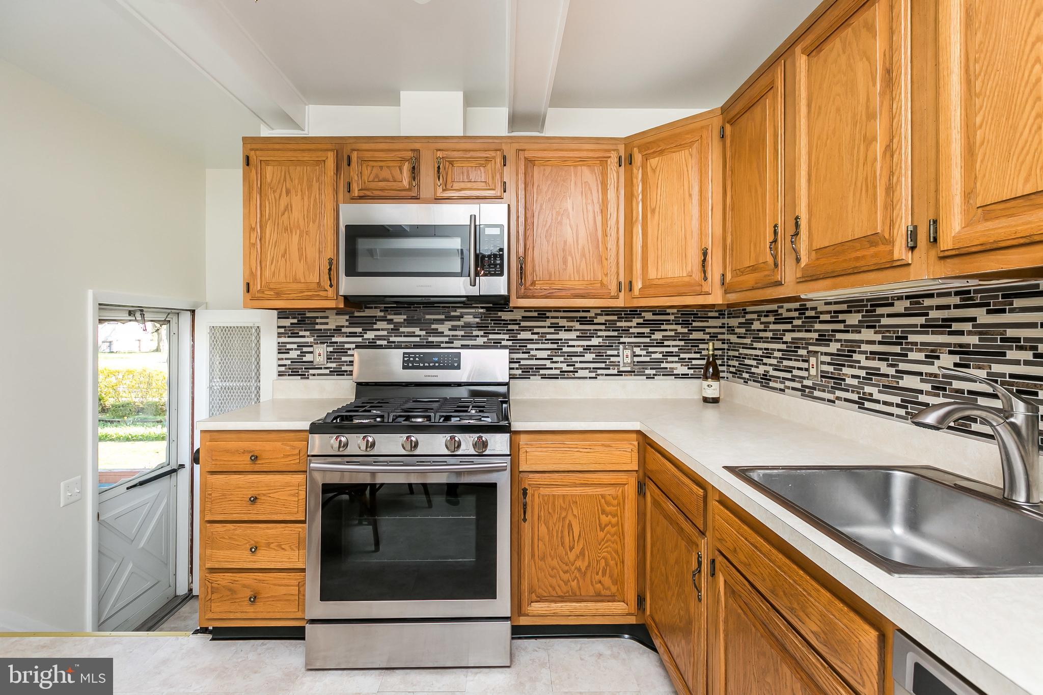 9101 Covered Bridge Road Baltimore, MD 21234 - Photo 14 of 53 New back splash ties it all together!