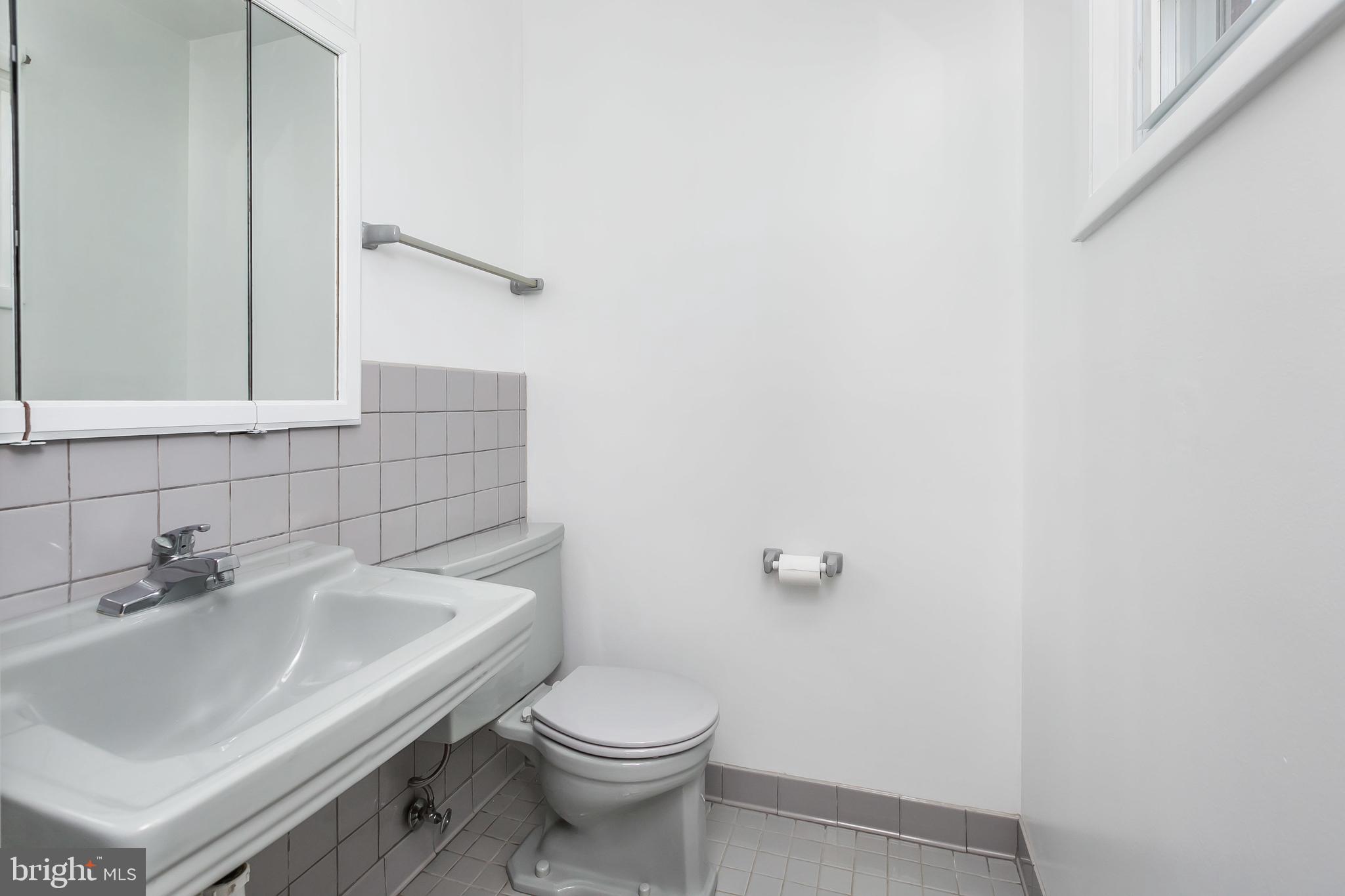 9101 Covered Bridge Road Baltimore, MD 21234 - Photo 30 of 53 half bath in bedroom 3 (master)