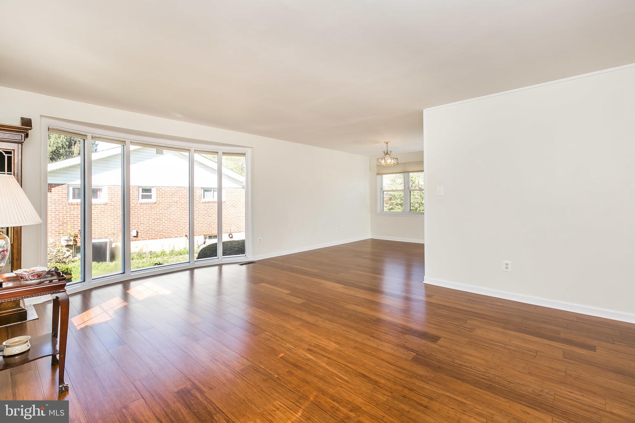 9101 Covered Bridge Road Baltimore, MD 21234 - Photo 10 of 53 Living room