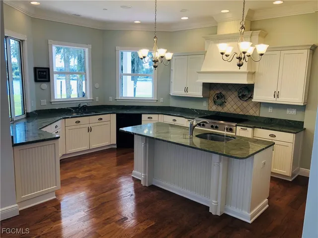 $1,790,790 | 16470 Oakview Circle, Alva, FL 33920