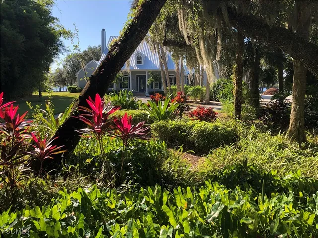 $1,790,790 | 16470 Oakview Circle, Alva, FL 33920