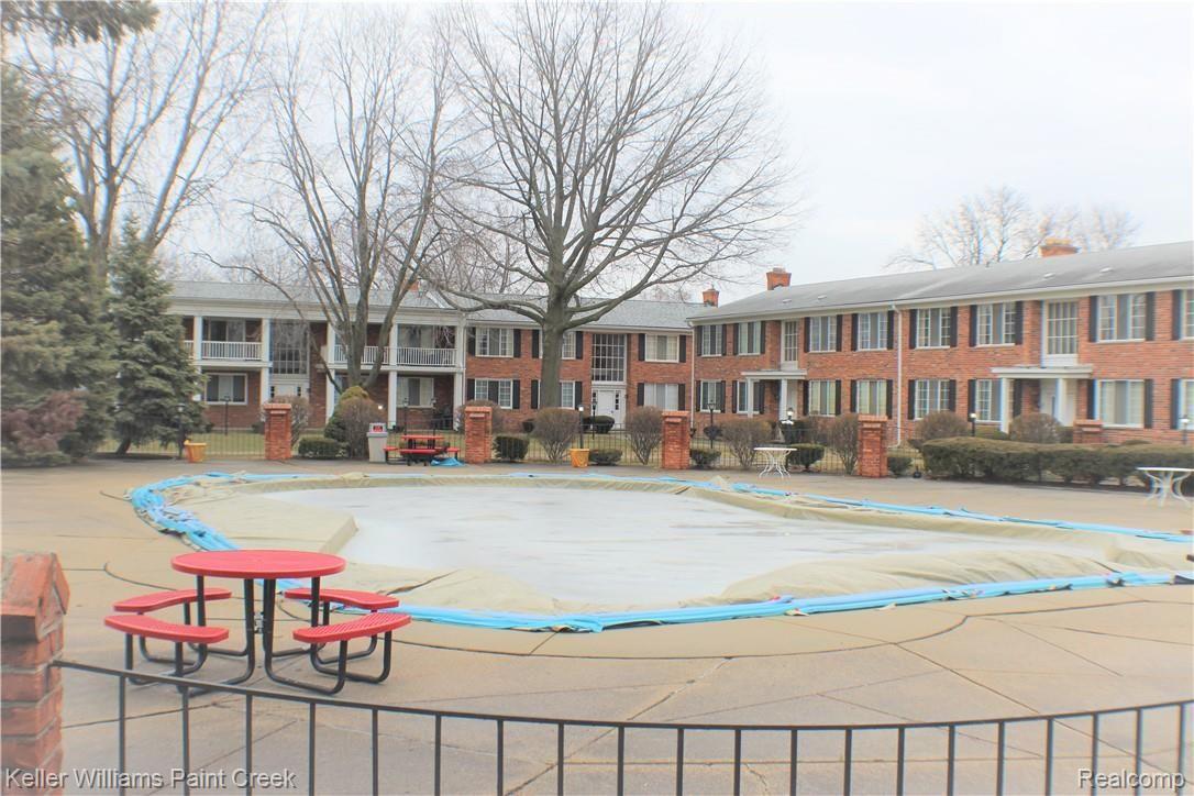 29384 Hoover Road Warren, MI 48093 - Photo 16 of 19 Community swimming pool