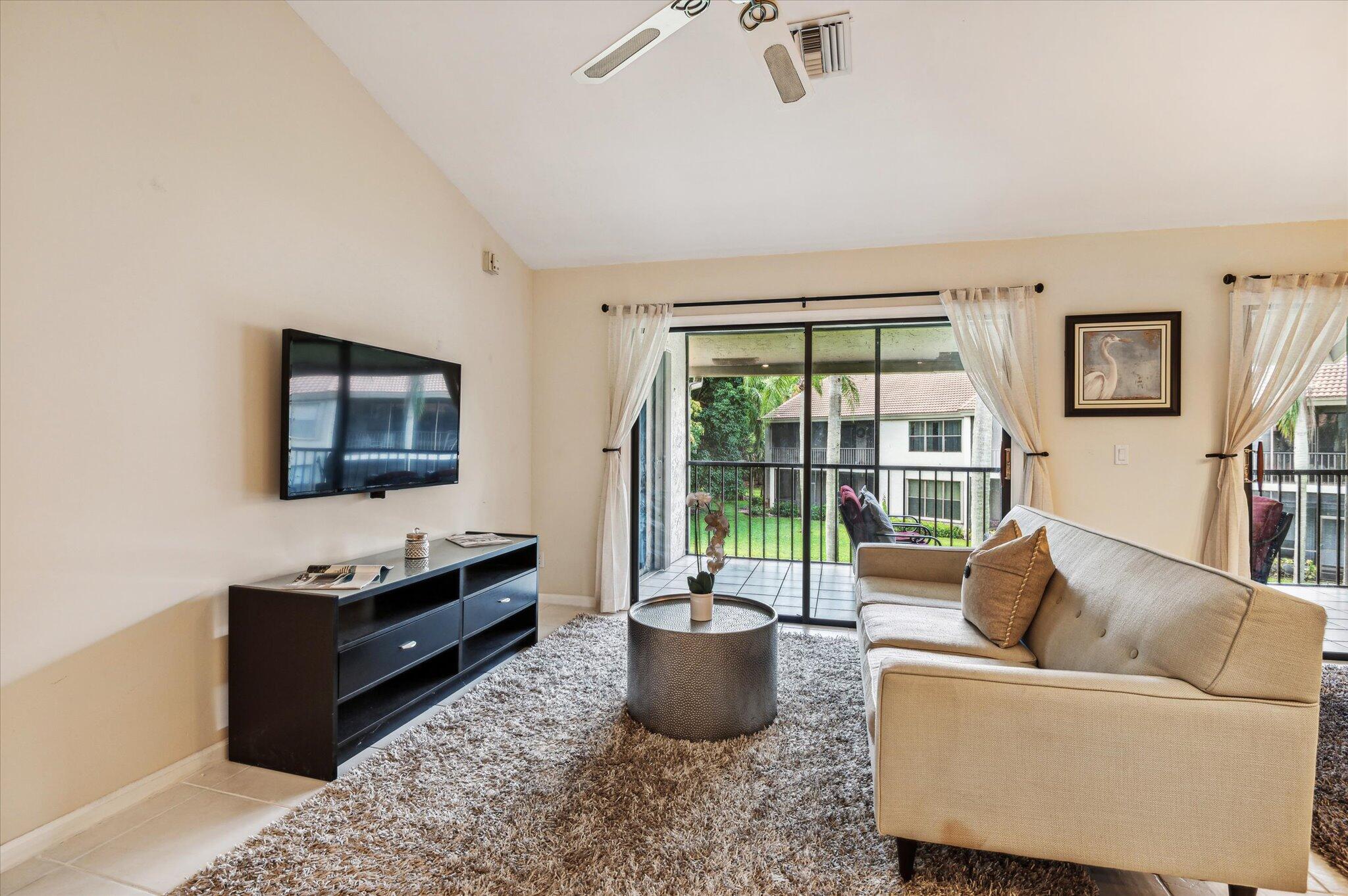 5750 Coach House Circle, Unit G Boca Raton, FL 33486 - Photo 6 of 19 06-Holtzheuser-5750 Coach House Cir G-6