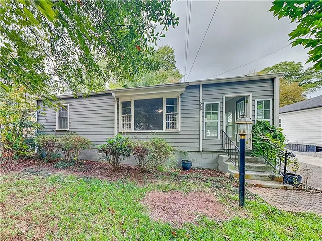 a house that has a garden