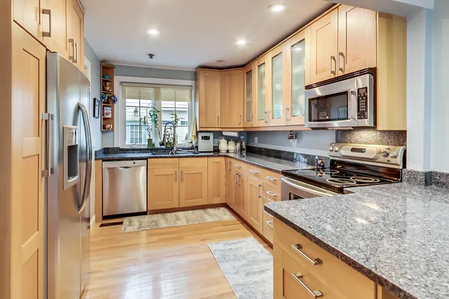 $749,900 | 2609 Eisenhower Drive, Des Plaines, IL 60018