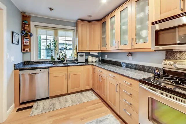 $749,900 | 2609 Eisenhower Drive, Des Plaines, IL 60018