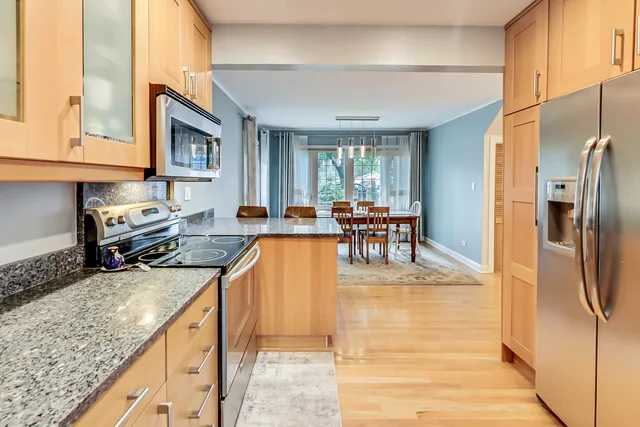 $749,900 | 2609 Eisenhower Drive, Des Plaines, IL 60018