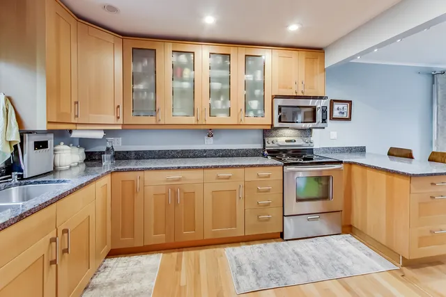 $749,900 | 2609 Eisenhower Drive, Des Plaines, IL 60018