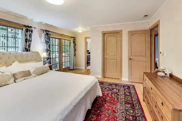 $749,900 | 2609 Eisenhower Drive, Des Plaines, IL 60018