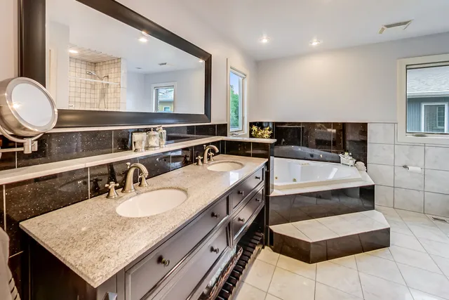 $749,900 | 2609 Eisenhower Drive, Des Plaines, IL 60018