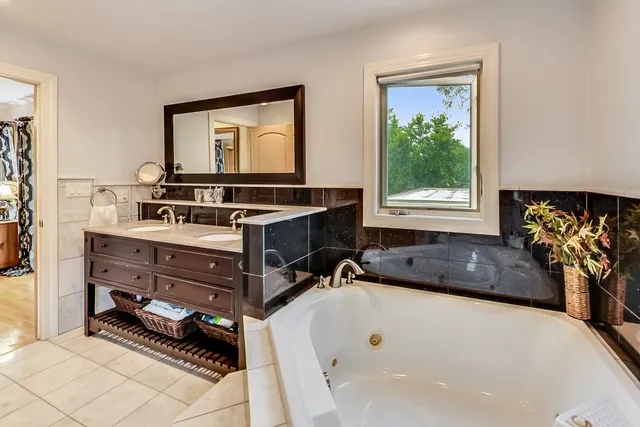 $749,900 | 2609 Eisenhower Drive, Des Plaines, IL 60018