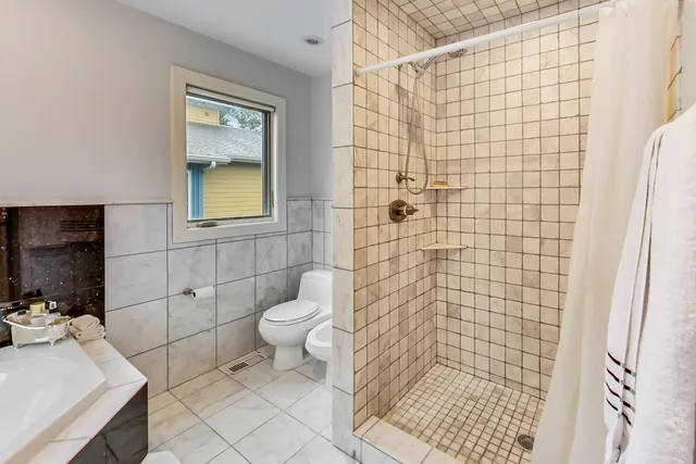 $749,900 | 2609 Eisenhower Drive, Des Plaines, IL 60018