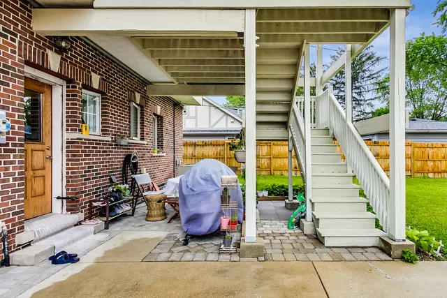 $749,900 | 2609 Eisenhower Drive, Des Plaines, IL 60018