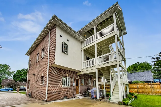 $749,900 | 2609 Eisenhower Drive, Des Plaines, IL 60018