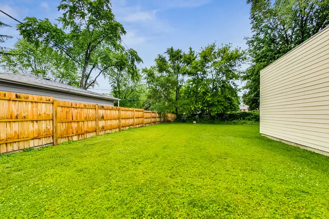 $749,900 | 2609 Eisenhower Drive, Des Plaines, IL 60018