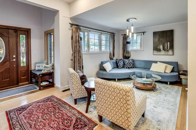 $749,900 | 2609 Eisenhower Drive, Des Plaines, IL 60018