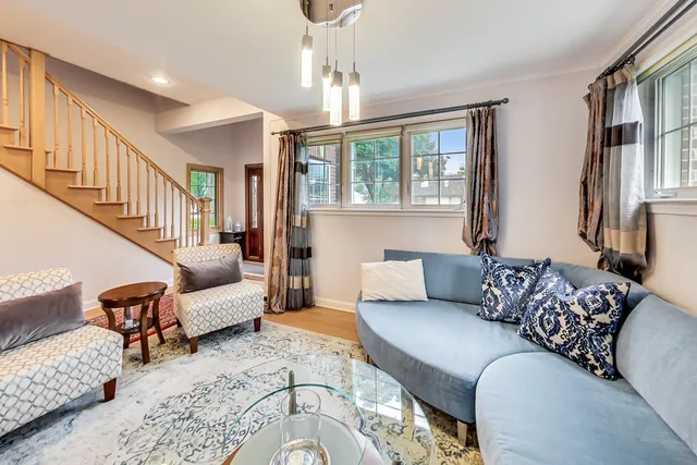 $749,900 | 2609 Eisenhower Drive, Des Plaines, IL 60018