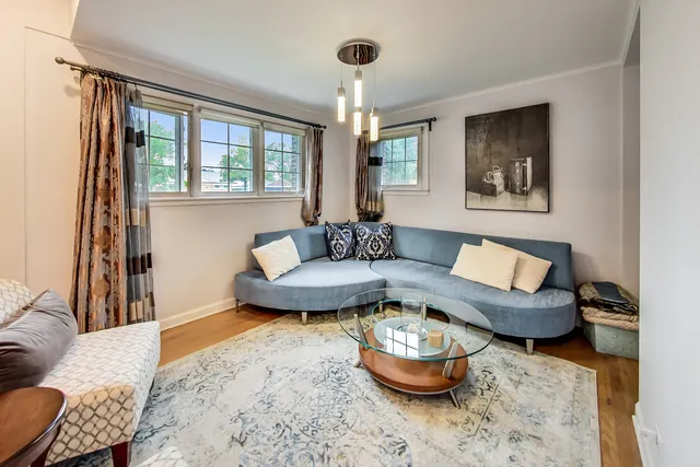 $749,900 | 2609 Eisenhower Drive, Des Plaines, IL 60018