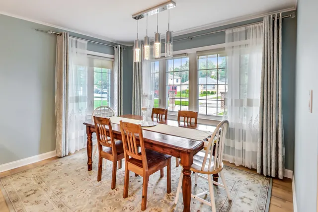 $749,900 | 2609 Eisenhower Drive, Des Plaines, IL 60018