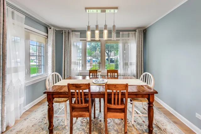 $749,900 | 2609 Eisenhower Drive, Des Plaines, IL 60018