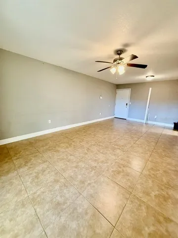 en view of an empty room