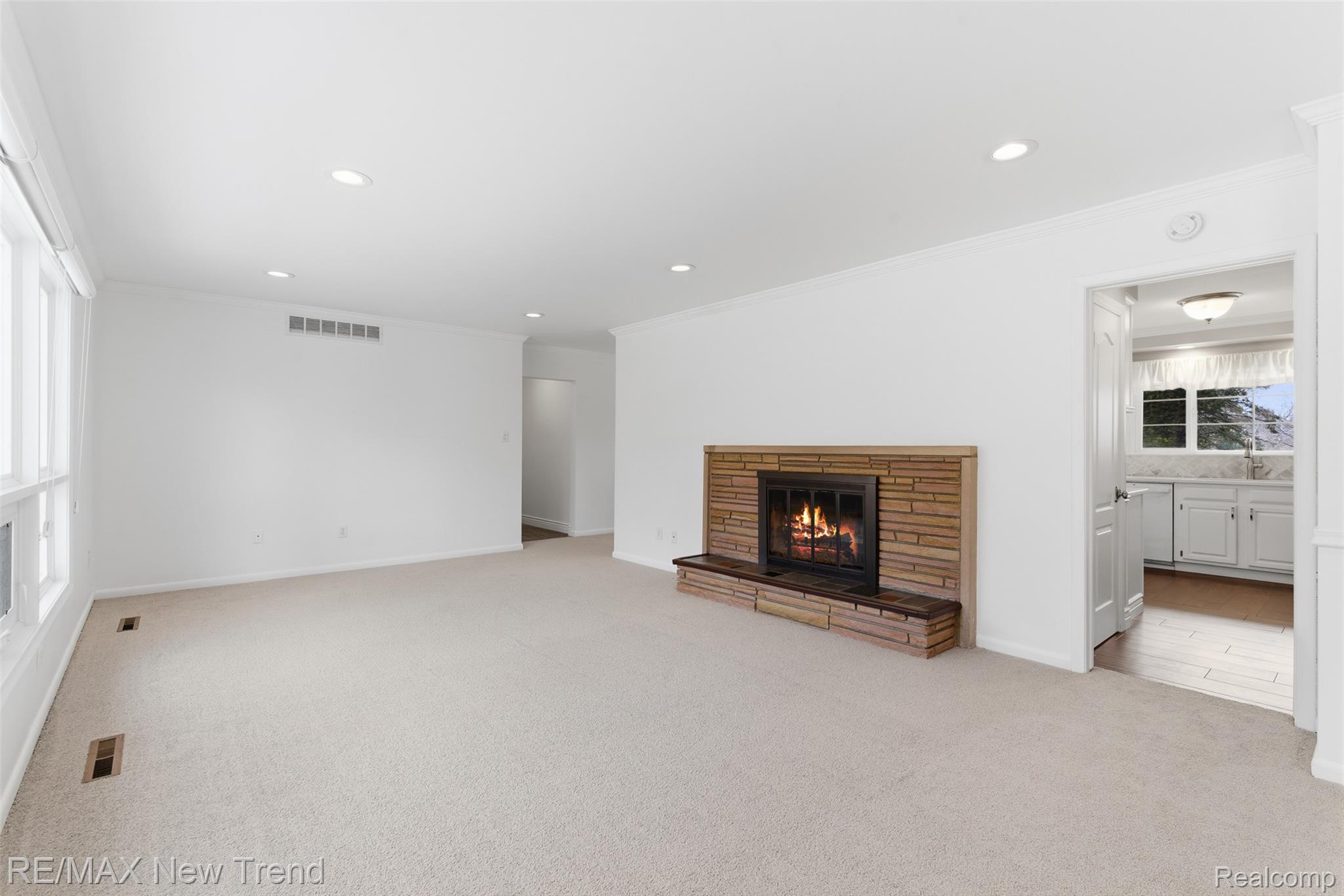 1043 Westview Road Bloomfield Hills, MI 48304 - Photo 12 of 43 10_1043 westview rd-9.jpg