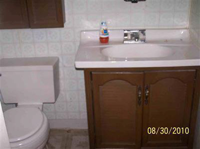 3323 Shannon Road Burton, MI 48529 - Photo 10 of 12 20138138-9.JPG