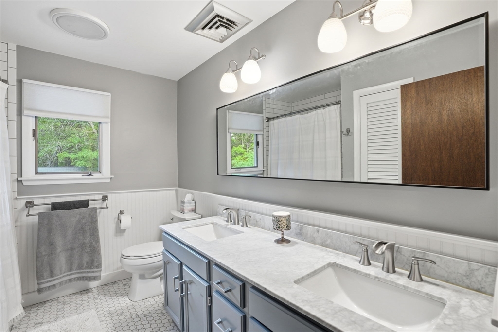 27 Bennett Road Rochester, MA 02770 - Photo 35 of 41