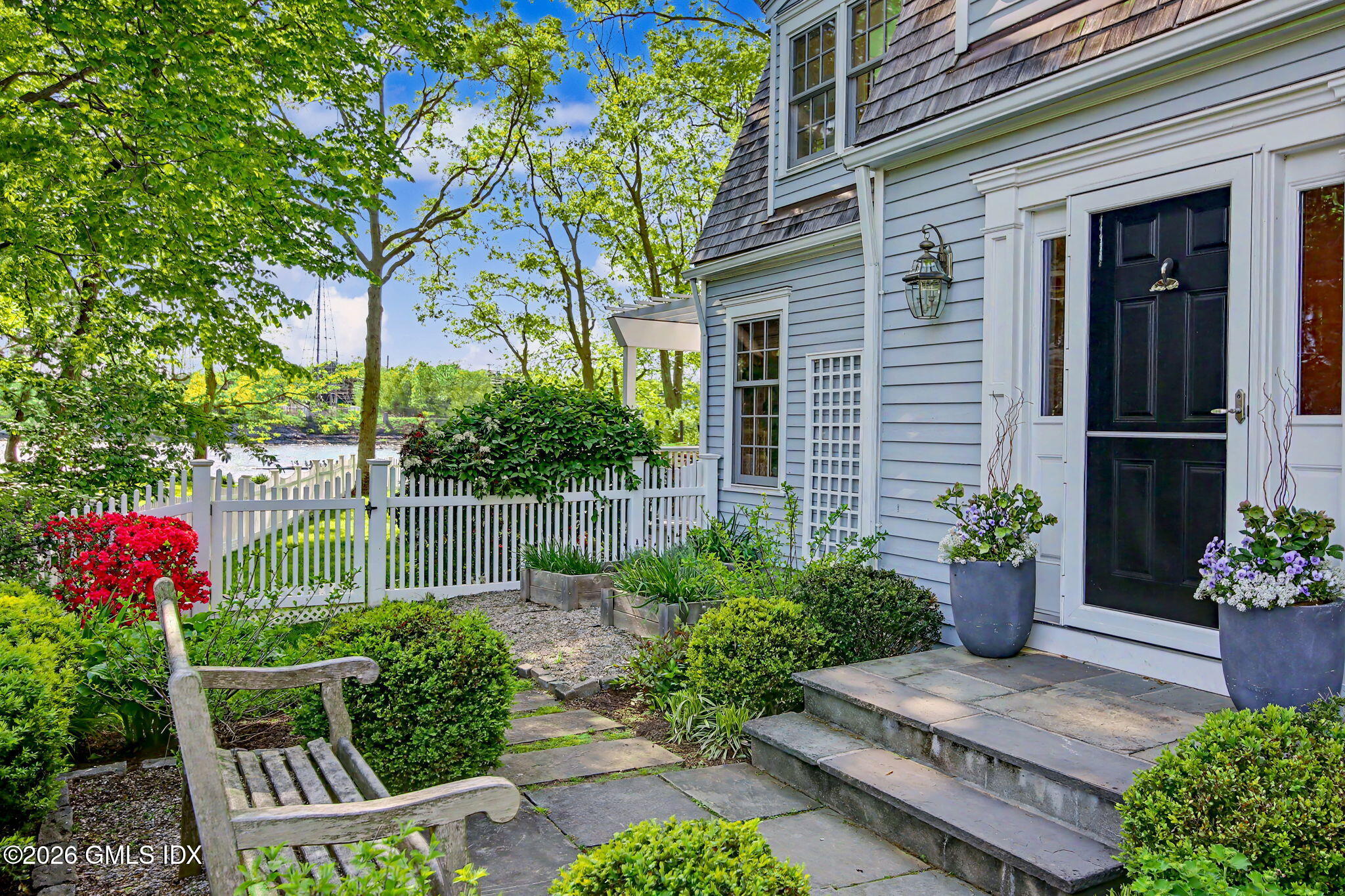 10 Newton Street Riverside, CT 06878 - Photo 2 of 28