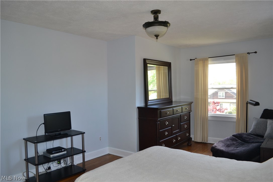 2125 Lorimer Road Cleveland, OH 44134 - Photo 13 of 18 Massive master bedroom spans entire side of home.
