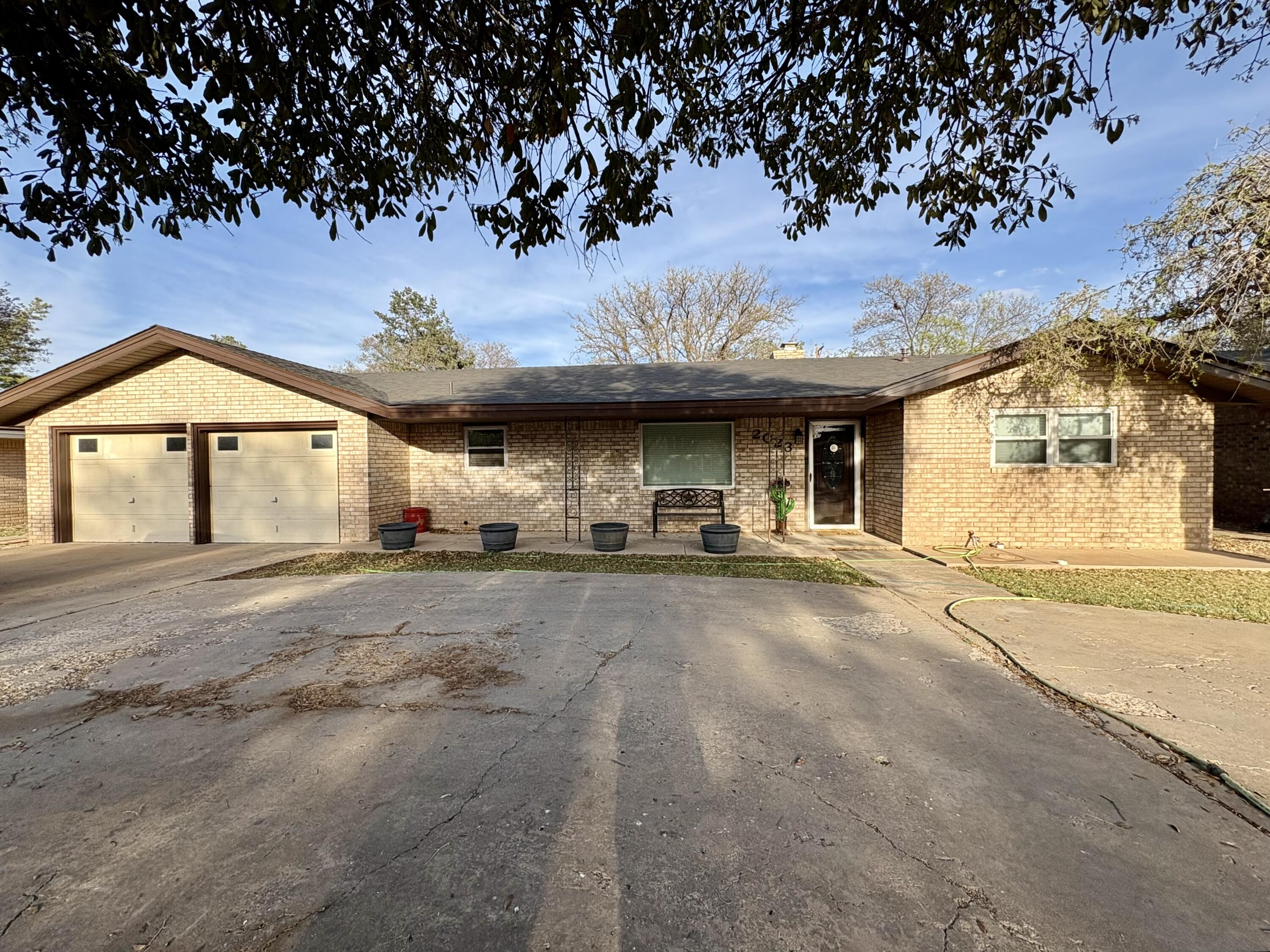 2023 Rice Drive Levelland, TX 79336 - Photo 2 of 17 IMG_2900