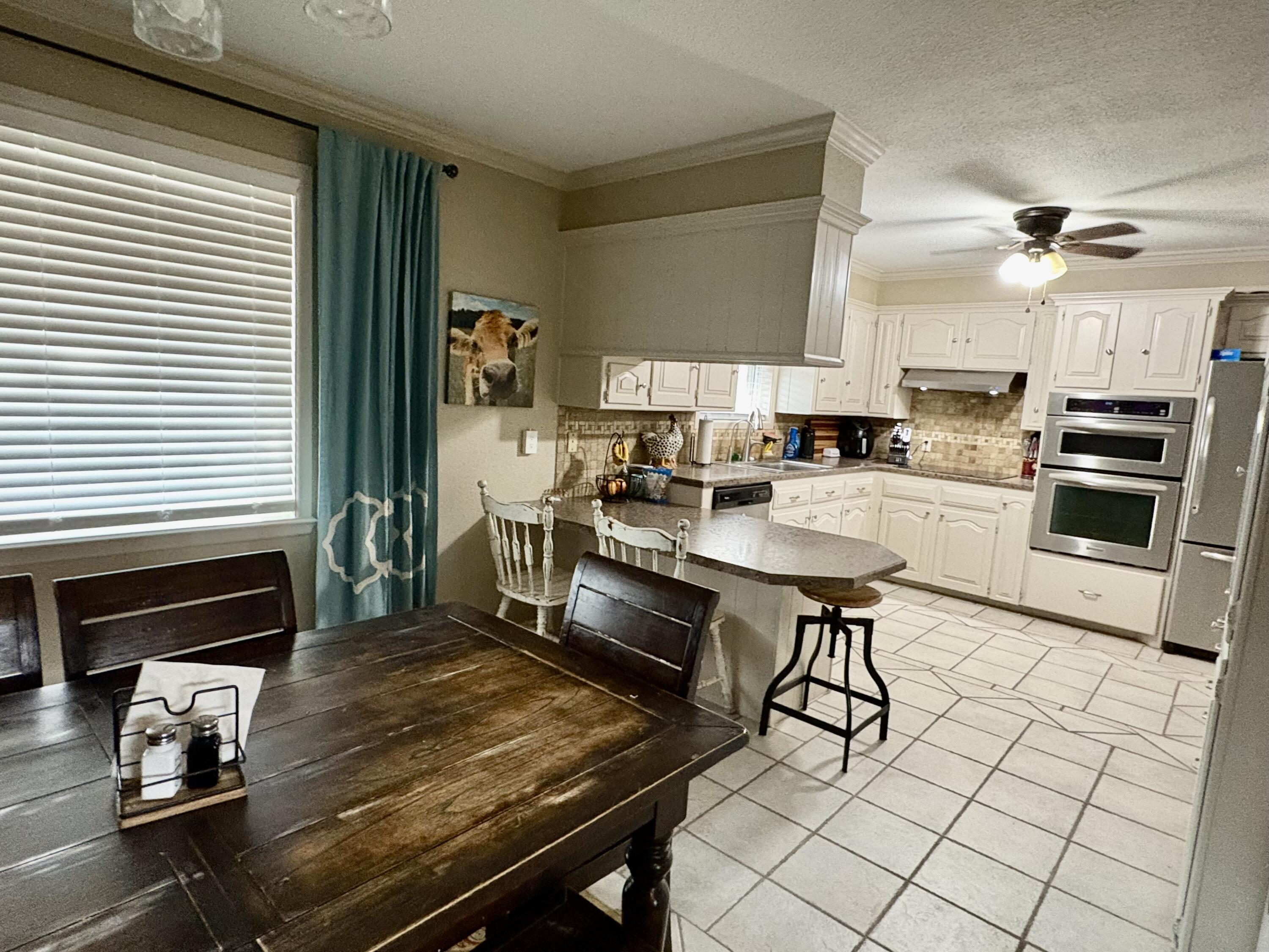 2023 Rice Drive Levelland, TX 79336 - Photo 6 of 17 IMG_2889