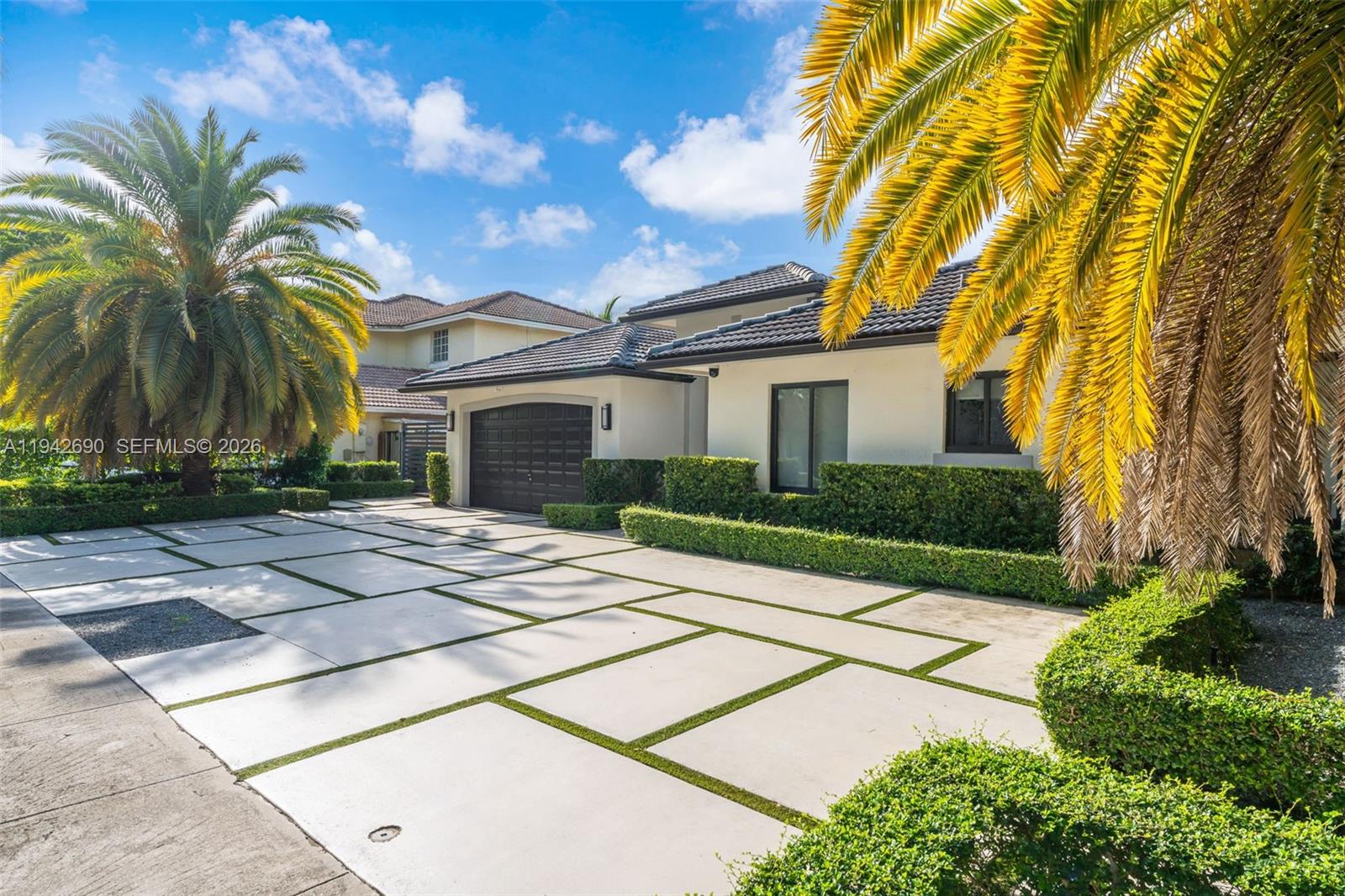 15818 Southwest 97th Terrace Miami, FL 33196 - Photo 2 of 47