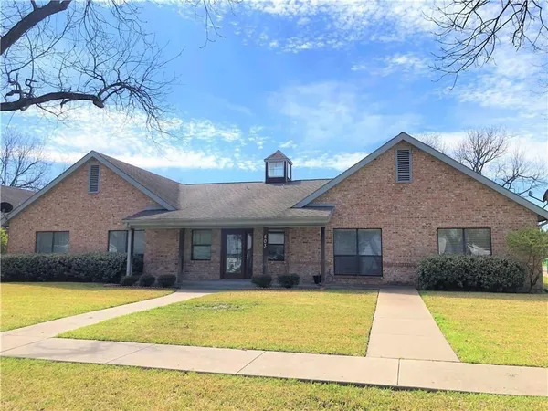 $1,250 | 501 North Washington Street, Unit A, Kaufman, TX 75142