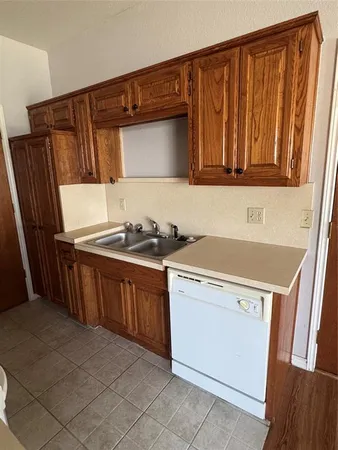 $1,250 | 501 North Washington Street, Unit A, Kaufman, TX 75142