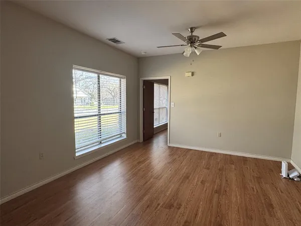 $1,250 | 503 North Washington Street, Unit A, Kaufman, TX 75142