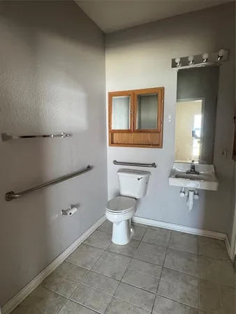 $1,250 | 501 North Washington Street, Unit A, Kaufman, TX 75142