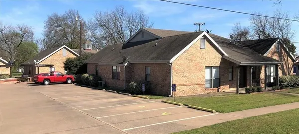 $1,250 | 501 North Washington Street, Unit A, Kaufman, TX 75142