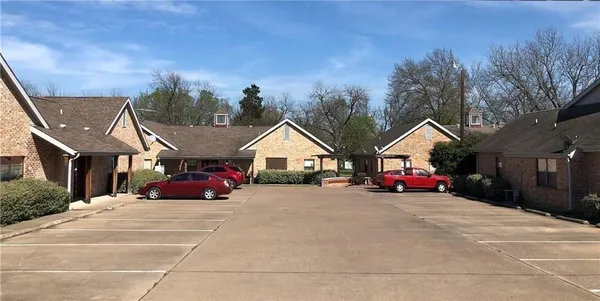 $1,250 | 501 North Washington Street, Unit A, Kaufman, TX 75142