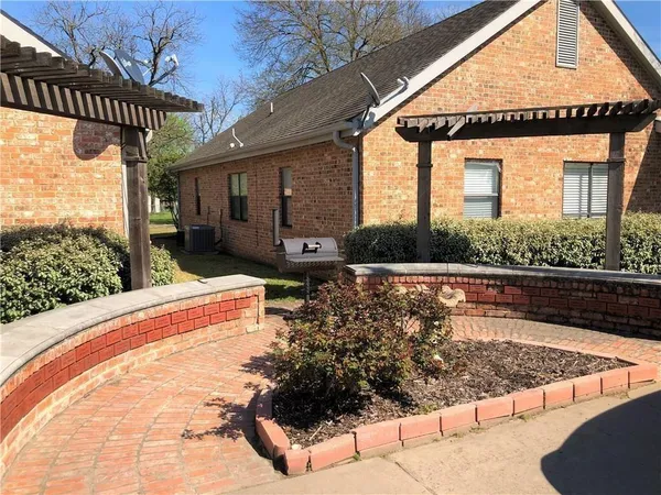 $1,250 | 501 North Washington Street, Unit A, Kaufman, TX 75142