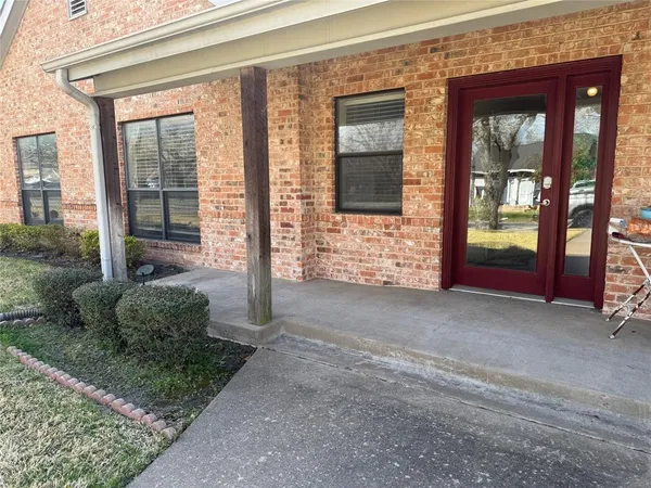 $1,250 | 501 North Washington Street, Unit A, Kaufman, TX 75142