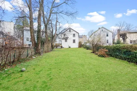 $959,000 | 43 Van Nostrand Avenue, Great Neck, NY 11024