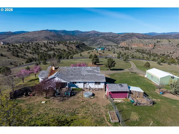 a view of houses with outside entertaining space